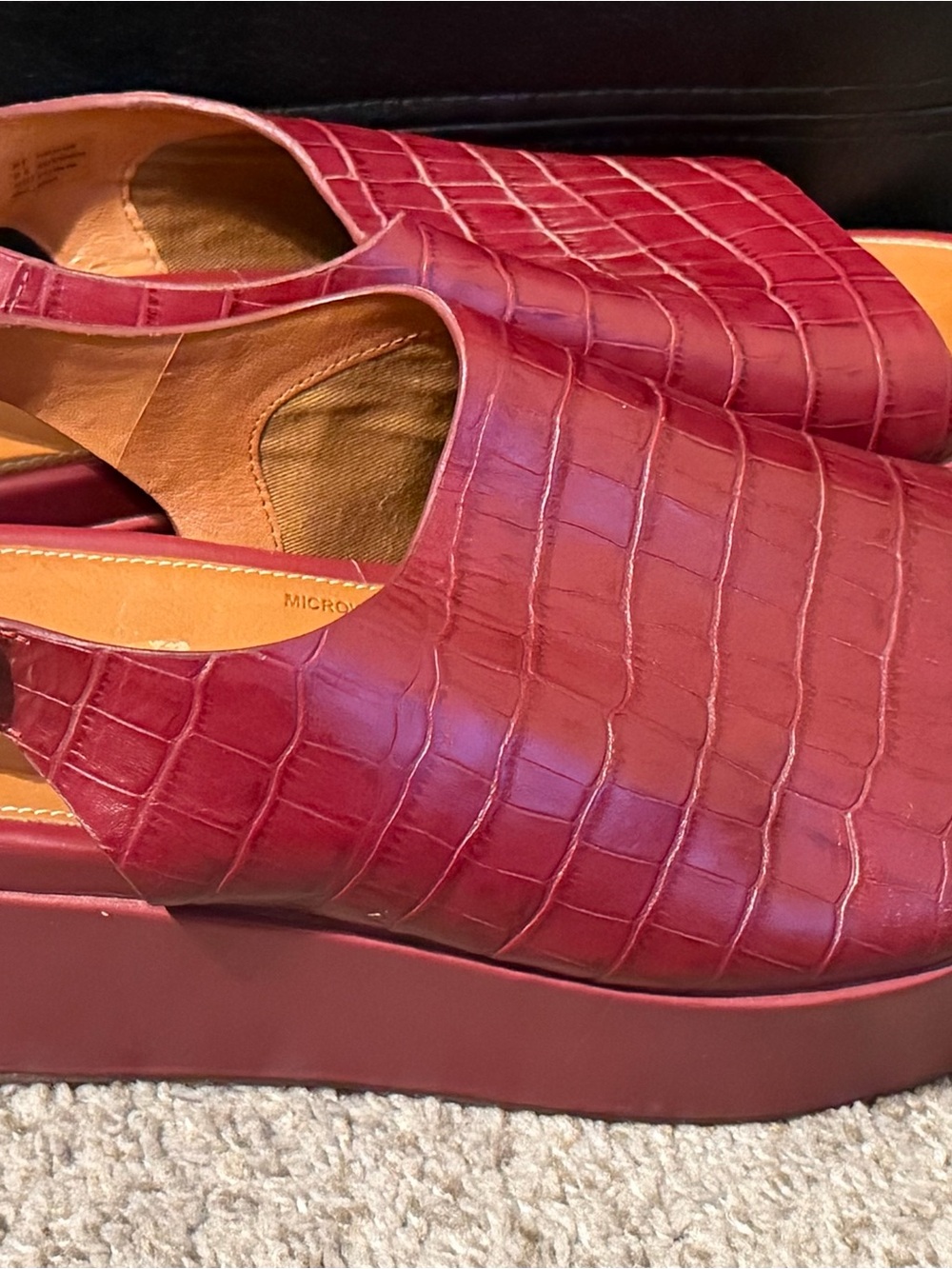 Fitflop Women's Red Croc-Embossed Slingback Platform Mules - Picture 4 of 12